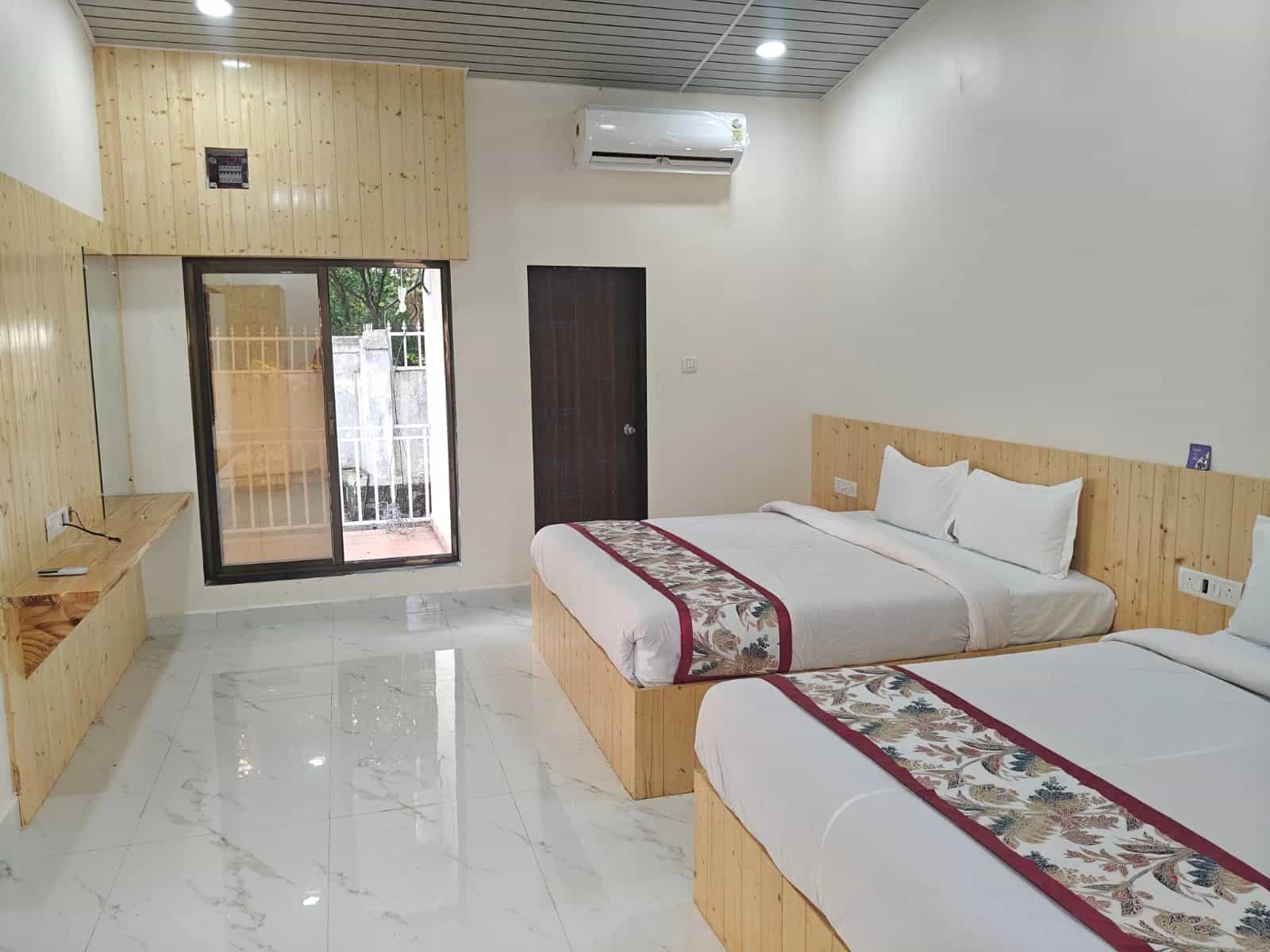 Rooms & Suites 3
