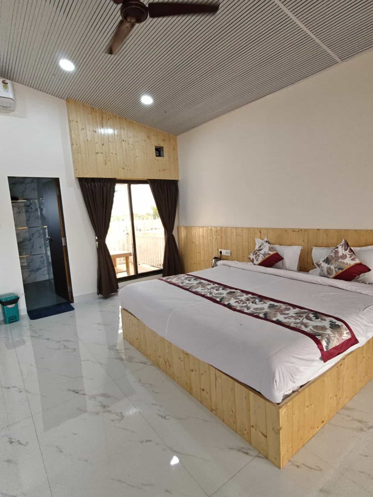 Deluxe Double Room - Image 1