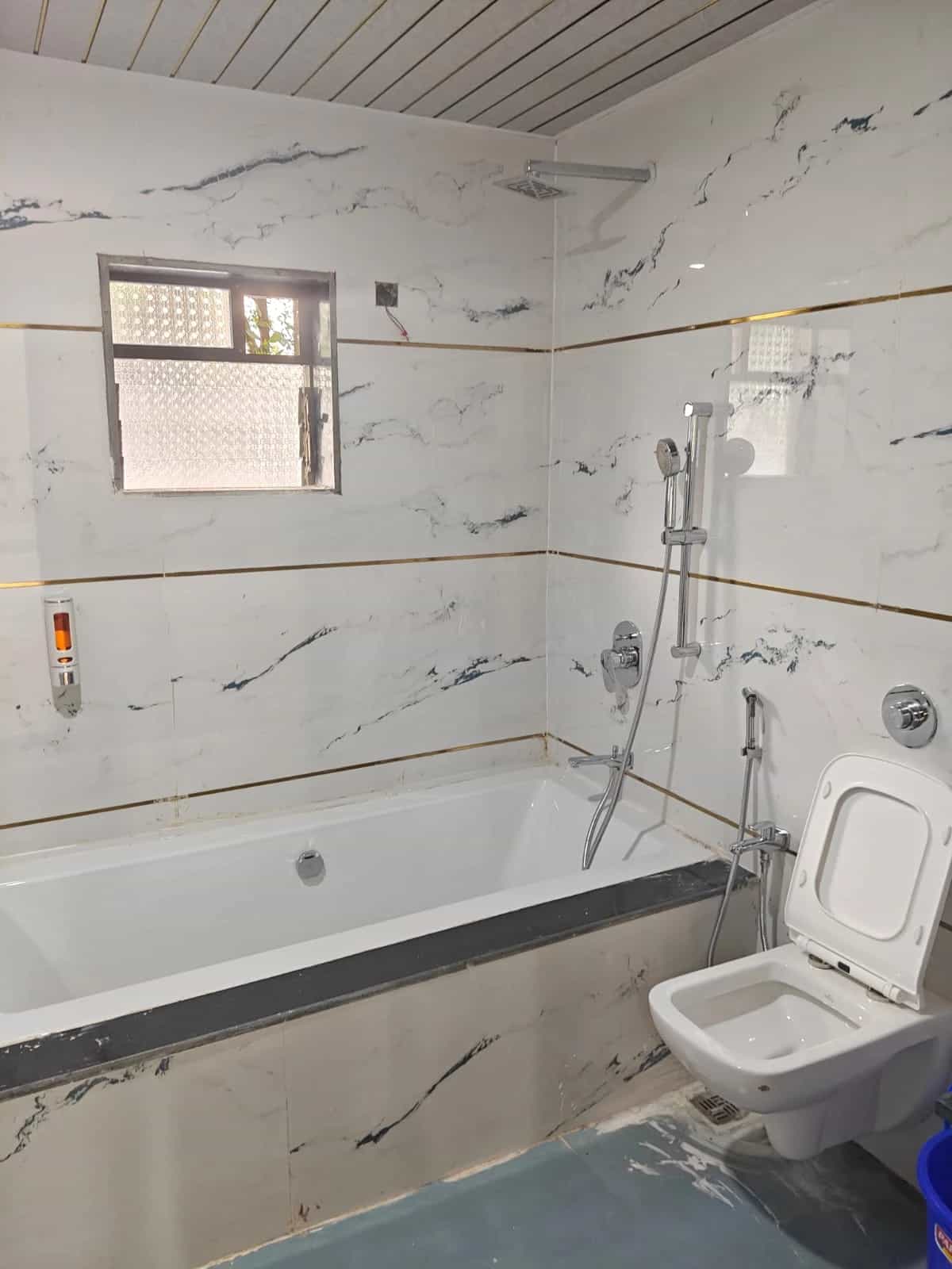 Bathrooms 3