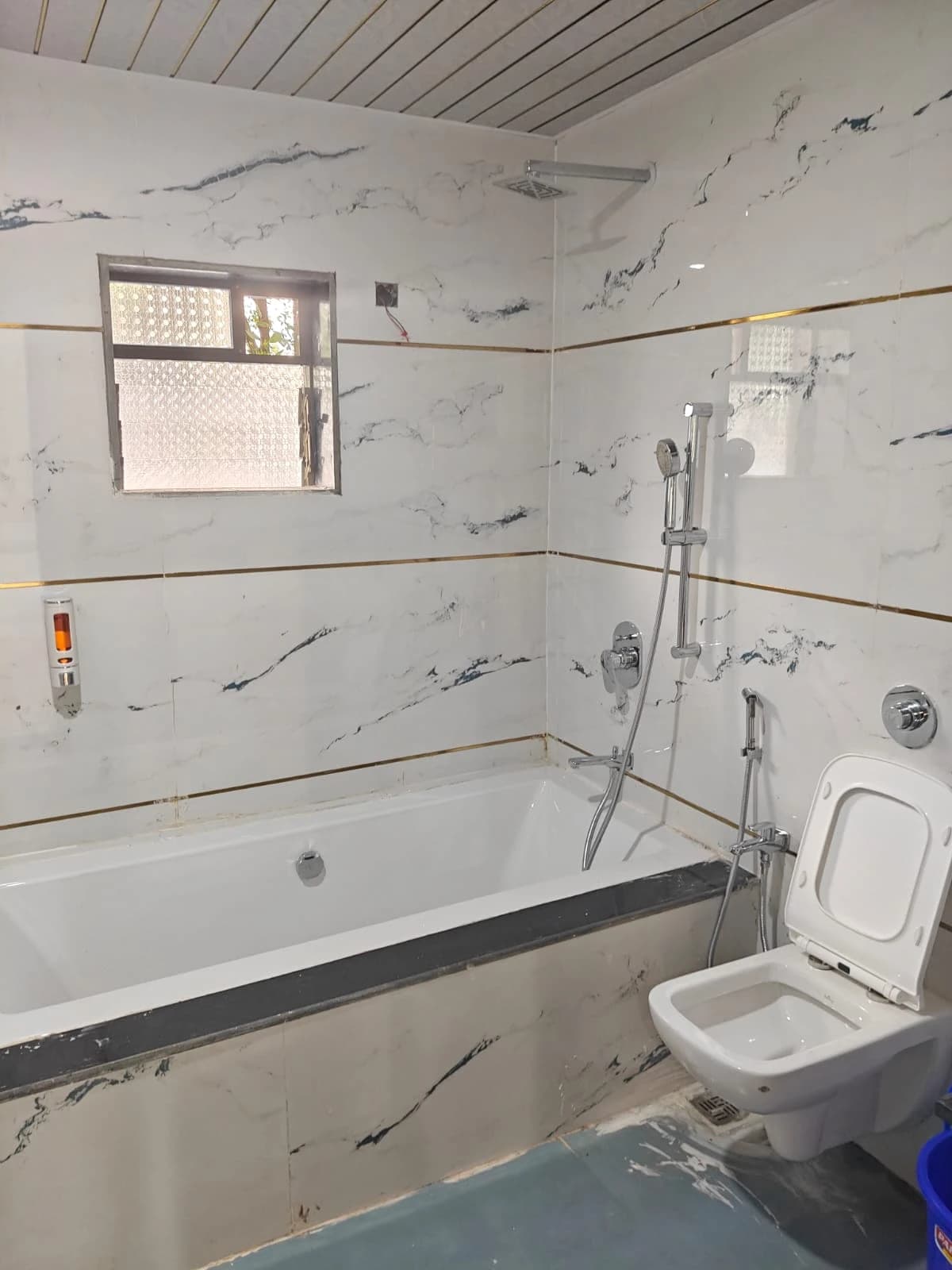Deluxe Family Suite - Image 2