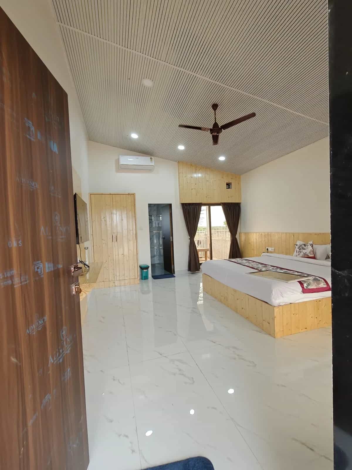 Deluxe Room - Image 1