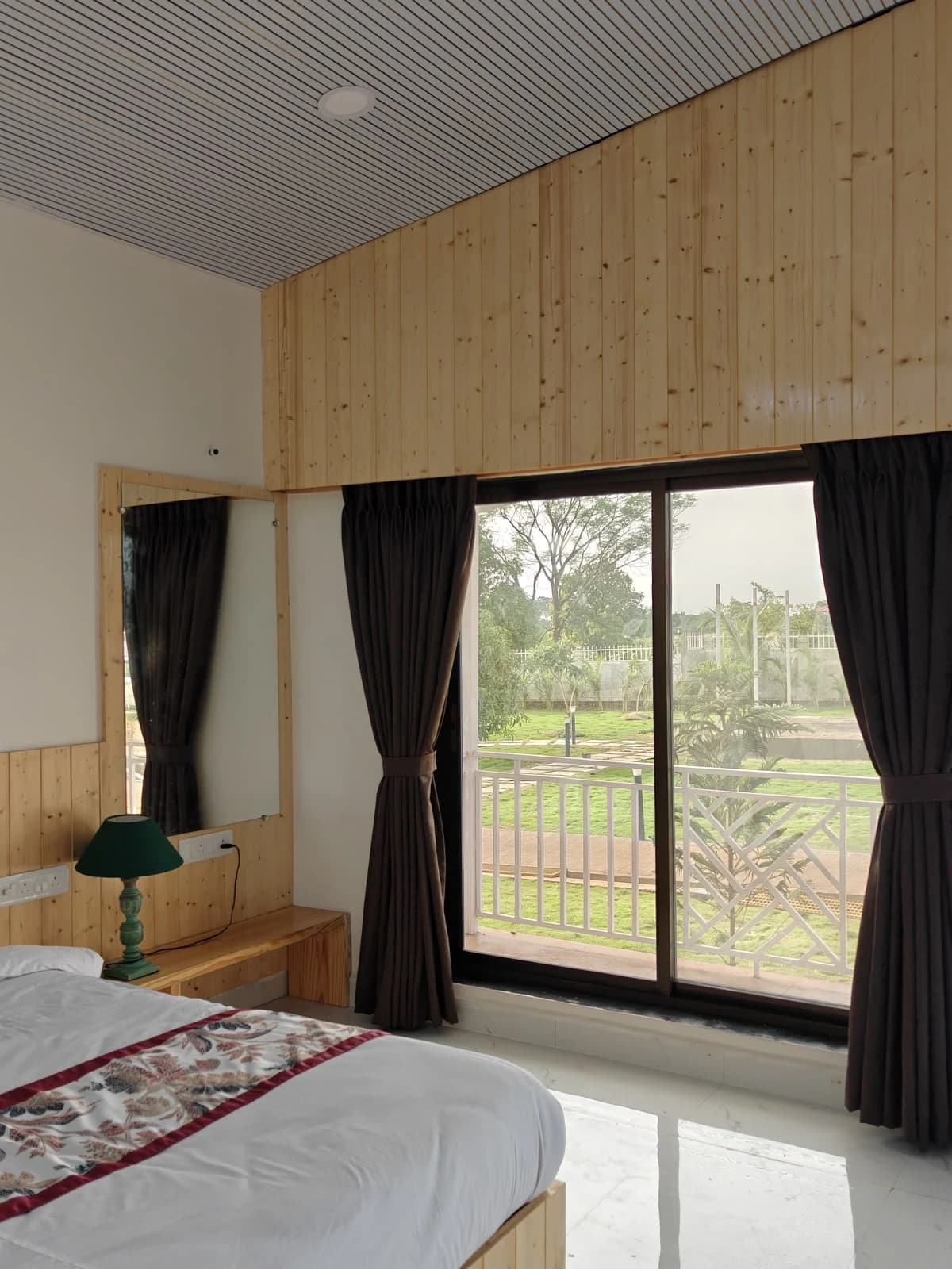 Deluxe Double Room - Image 3